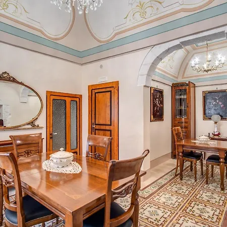 Palazzo Stunis - Dimora Di Charme Остуни