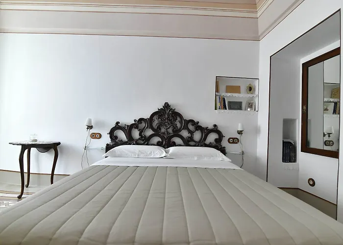 לינה וארוחת בוקר Palazzo Stunis - Dimora Di Charme אוסטוני