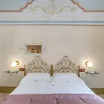 Palazzo Stunis - Dimora Di Charme Bed and Breakfast