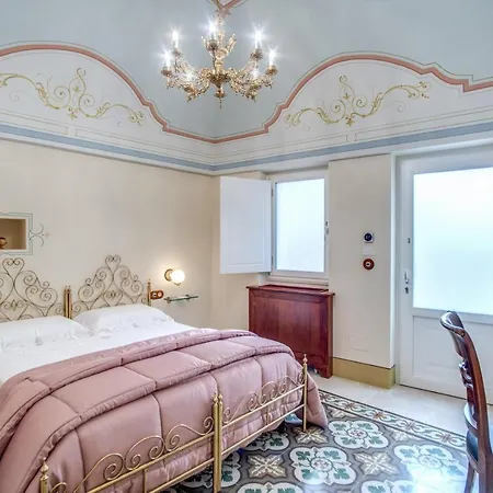 Palazzo Stunis - Dimora Di Charme 4* オストゥーニ