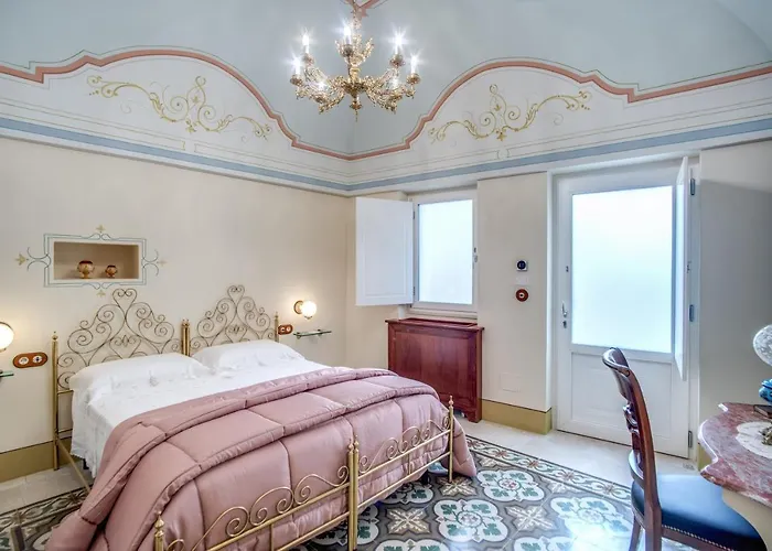 Palazzo Stunis - Dimora Di Charme 4* Ostuni