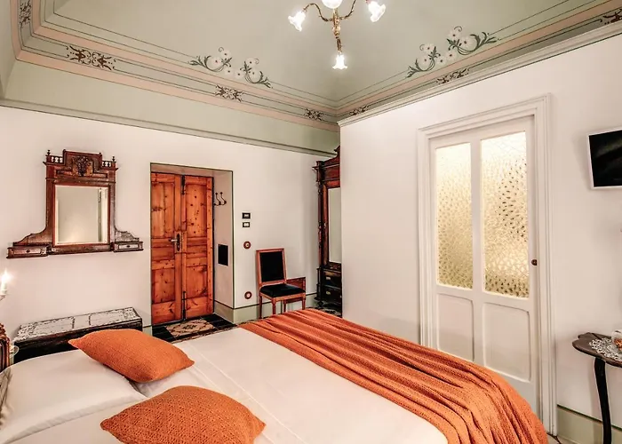 Palazzo Stunis - Dimora Di Charme 住宿加早餐酒店 奥斯图尼